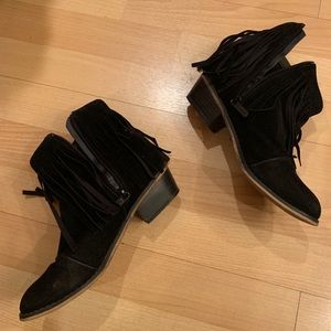 Black suede Breckelle’s short fringe booties 6.5